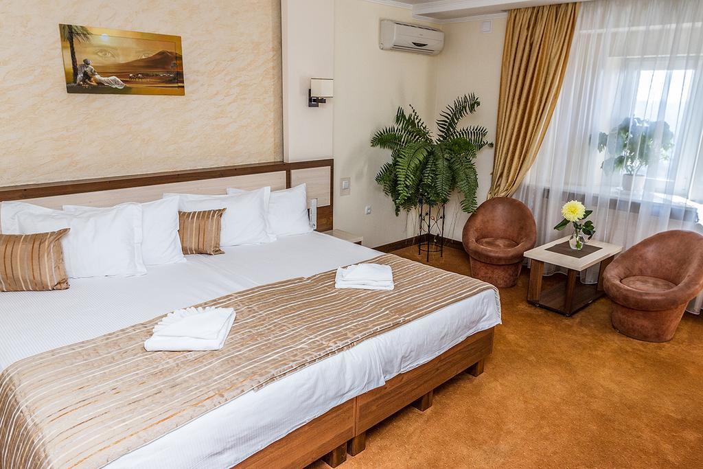 7 Sky Hotel Klinicheskaya Street Kiev Ngoại thất bức ảnh
