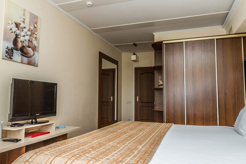 7 Sky Hotel Klinicheskaya Street Kiev Ngoại thất bức ảnh