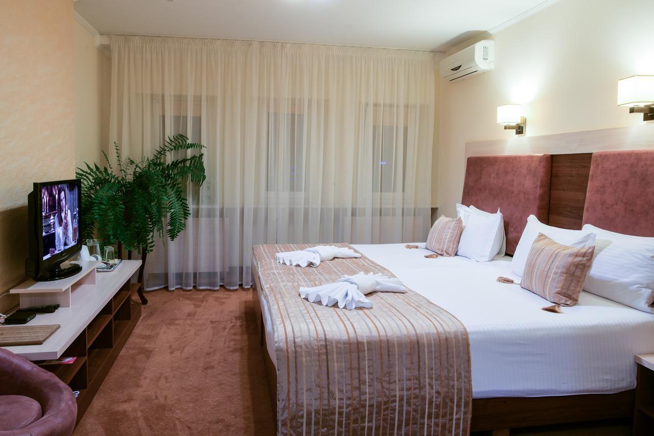 7 Sky Hotel Klinicheskaya Street Kiev Ngoại thất bức ảnh